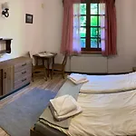 Gosciniec Pod Smrekami לינה וארוחת בוקר שורשטז'ין